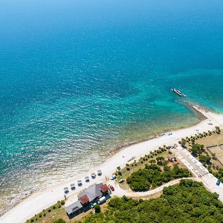 Teuta Apartments - A Beach And A Sea View Peroj Exterior photo