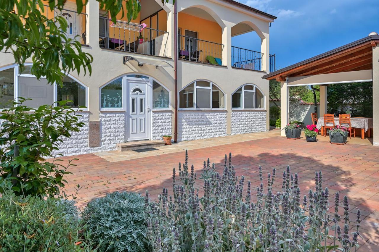 Teuta Apartments - A Beach And A Sea View Peroj Exterior photo