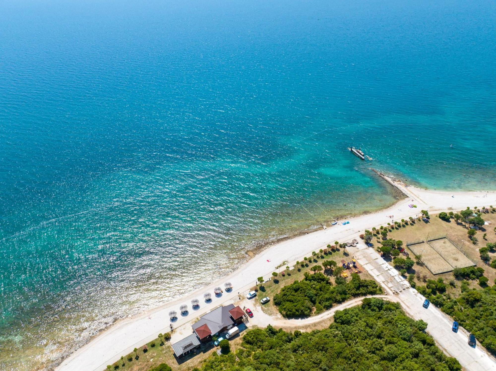 Teuta Apartments - A Beach And A Sea View Peroj Exterior photo