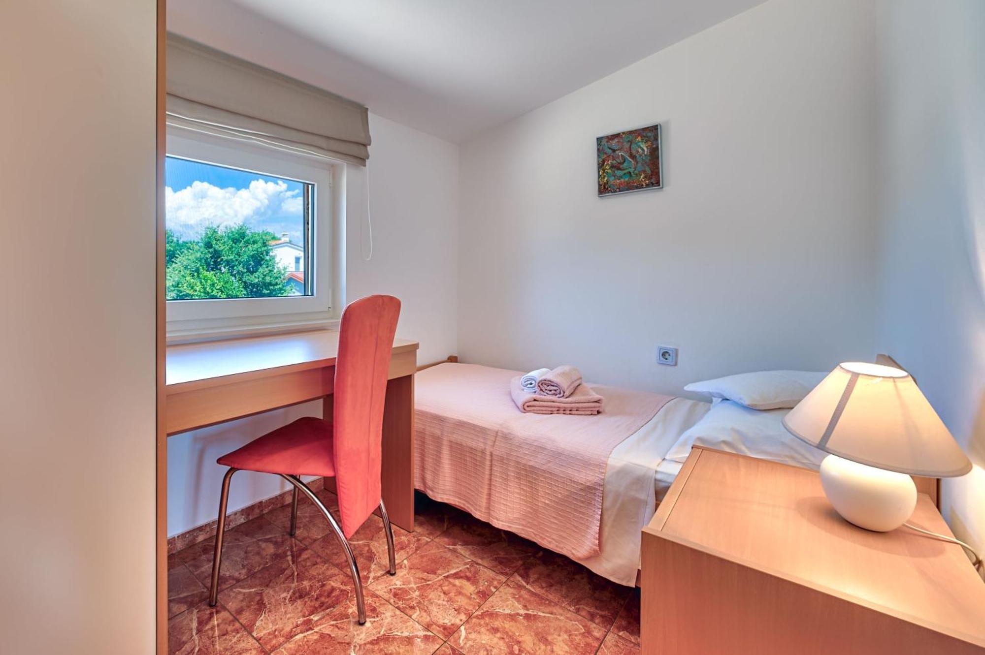 Teuta Apartments - A Beach And A Sea View Peroj Exterior photo
